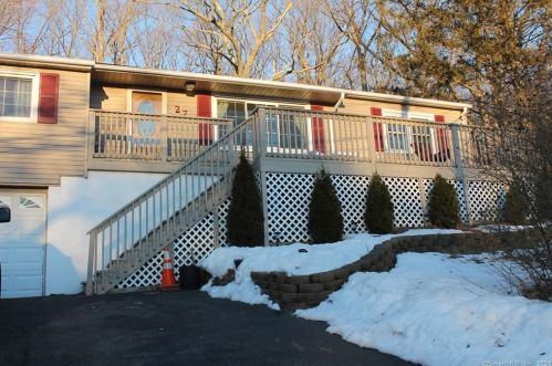 27 County Rd, Waterbury, CT 06716-2501