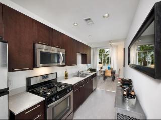 1555 Vine St, Los Angeles CA  90028-7330 exterior