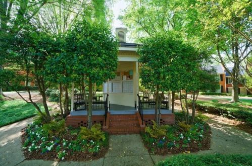 2104 Defoors Mill Dr, Atlanta GA  30318-2368 exterior