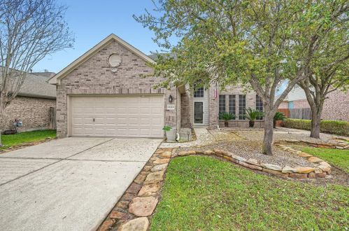 18118 Holly Thorn, Tomball, TX 77375-8720