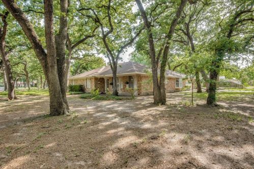 809 Tanglewood Dr, Irving, TX 75061-6882