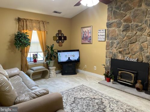 9 Sleepy Hollow Ln, Erial, NJ 08081-3916