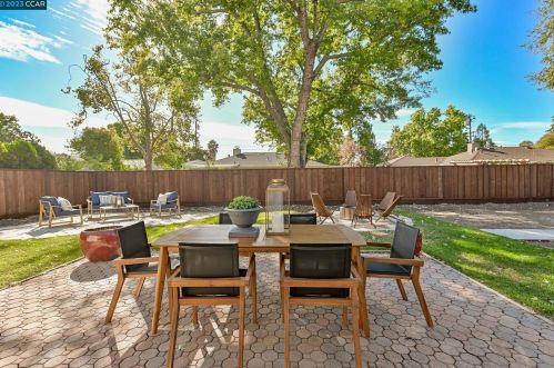 137 Cynthia Dr, Concord CA  94523-2901 exterior