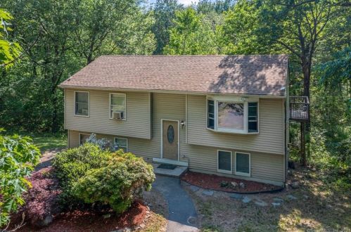 105 North St, Waterbury, CT 06716-1300