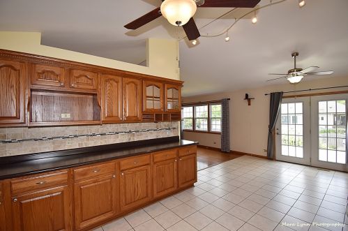 324 Julie Ln, Pingree Grove IL  60140-8397 exterior
