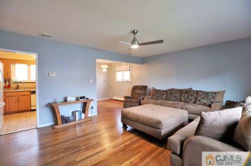62 Stony Rd, Edison, NJ 08817-3239