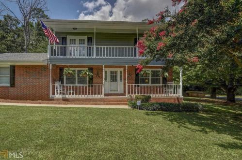 480 Fox Meadow Dr, Porterdale, GA 30016-4362
