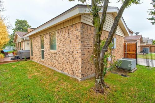 8100 Lea Shore St, Fort Worth TX  76179-3219 exterior