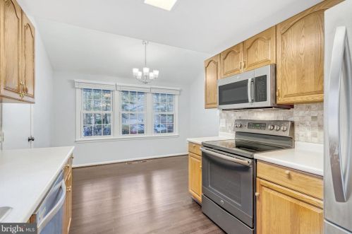 9919 Coffer Woods Rd, Springfield VA  22015-2903 exterior