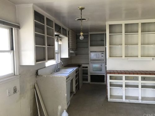 6452 Riverside, Riverside CA  92506-3154 exterior