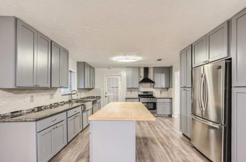 1307 Beech Dr, Conroe TX  77385-9710 exterior