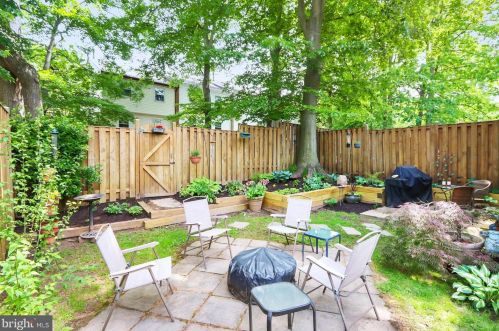 9271 Sprucewood Rd, Springfield VA  22015-3559 exterior