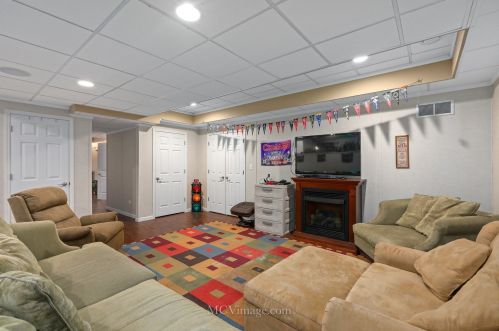 1003 Walter St, Lemont IL  60439-3920 exterior