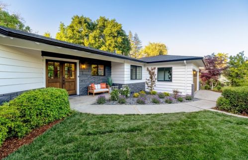 1050 Crooked Creek Dr, Los Altos, CA 94024-6706