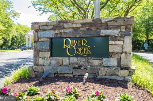 18480 Lanier Island Sq, Leesburg, VA 20176-3936