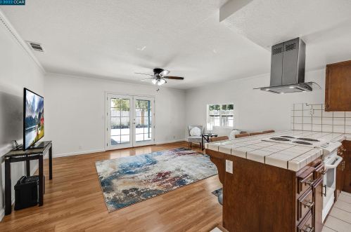 6120 Chickasaw Ct, Manteca CA  95336-2557 exterior