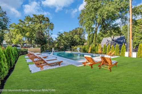 718 Grassmere Ave, Tinton Falls NJ  07712-4333 exterior