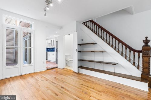 904 10th St, Philadelphia PA 19147-3744 exterior