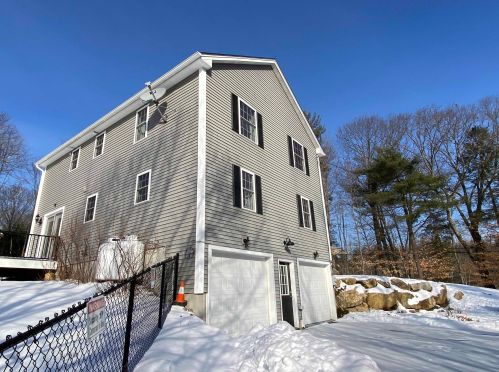 52 Church St, Deerfield, NH 03037-1426