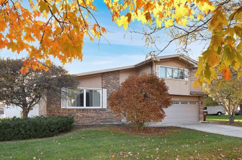 8329 Woodland Dr, Tinley Park, IL 60477-1274
