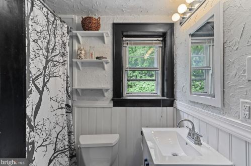 2180 Sky Top Trl, York PA  17315-2272 exterior