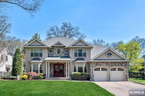 9 Berwyn Pl, Ridgewood, NJ 07452-3404