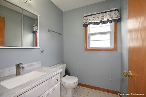 324 Julie Ln, Pingree Grove IL  60140-8397 exterior