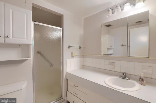 97 Valleybrook Dr, Lancaster PA  17601-4612 exterior