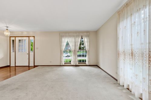 268 Mayfair Ln, South Elgin, IL 60177-2741