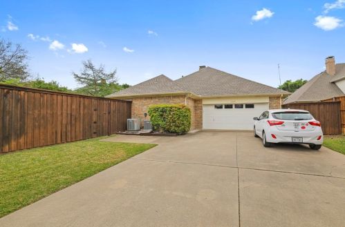 2221 Lorraine Dr, Carrollton TX 75006-4322 exterior