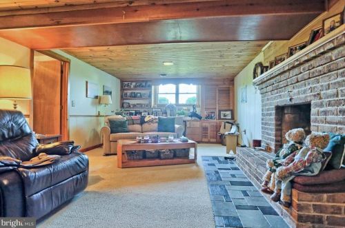 945 Cranes Gap Rd, Carlisle PA  17013-9677 exterior