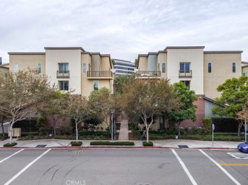 543 Rockefeller, Irvine CA  92612-7175 exterior