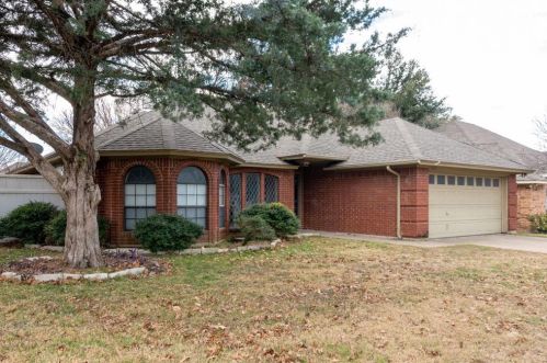 5025 Alicia Dr, Fort Worth, TX 76133-7903