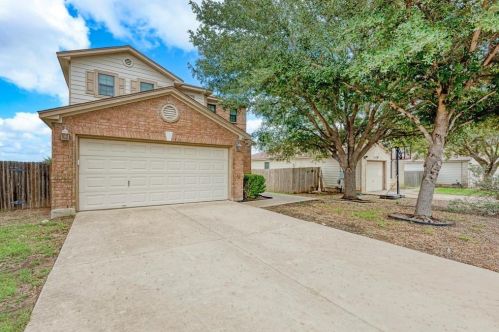 530 Sheep Trail Dr, Uhland TX  78640-5552 exterior