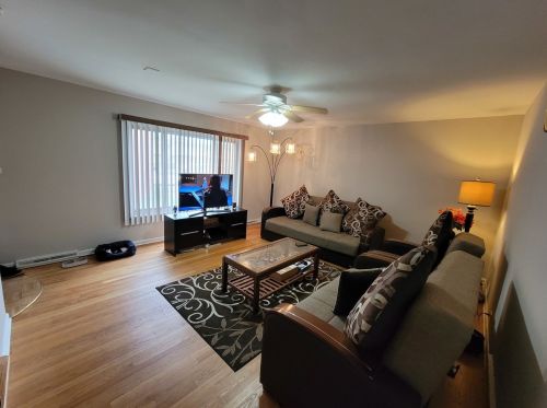 4665 Brummel St, Skokie, IL 60076-3680