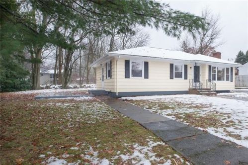 2 Rowena Dr, Providence, RI 02919-3414