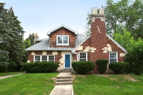 961 2nd Ave, Des Plaines, IL 60016-6357