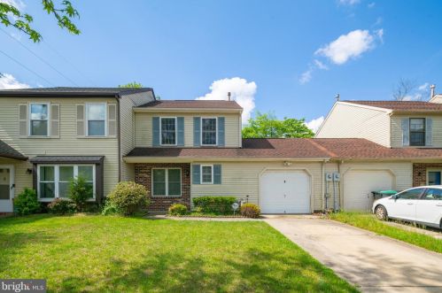 8 Hamlet Ct, Erial, NJ 08081-2512