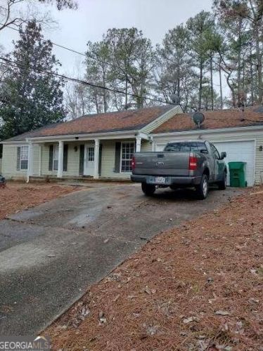 449 Maid Marion Ln, Stone Mountain, GA 30087-5205