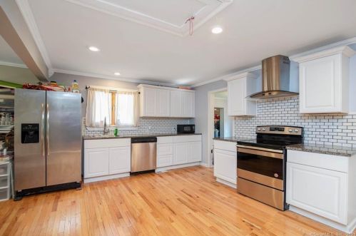 15 Way Rd, Middlefield, CT 06455-1002