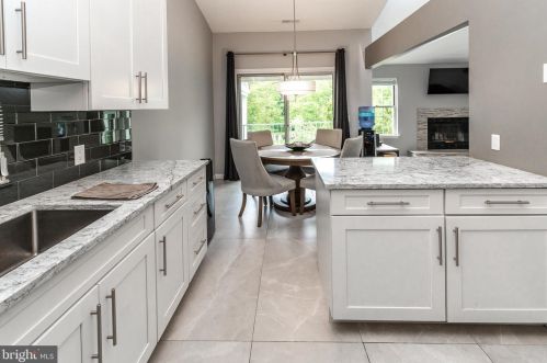 1005 Eagles Chase Dr, Trenton NJ  08648-2539 exterior