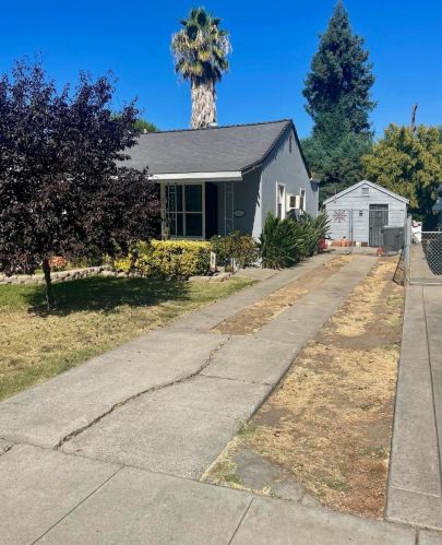 2055 Elmwood Ave, Stockton, CA 95204-4132