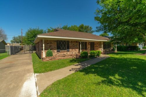 2520 Vernon St, Greenville, TX 75402-7364