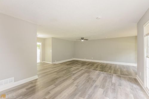 5365 Denny Dr, Atlanta GA  30349-5205 exterior