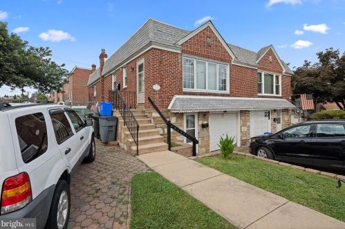 701 Greymont St, Philadelphia, PA 19116-3607