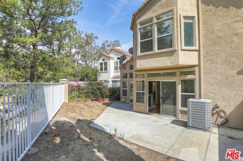 889 Calle Amable, Glendale CA  91208-3058 exterior