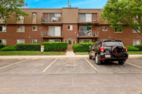 588 Fairway View Dr, Wheeling, IL 60090-3891