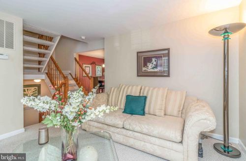 12926 Augustus Ct, Woodbridge, VA 22192-6455