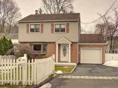 14 Lockwood Ln, Norwalk, CT 06851-5818