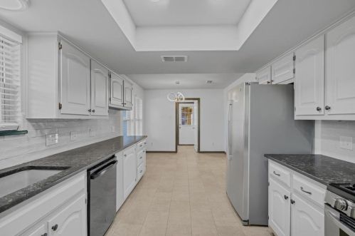 4705 Circle Oak Cv, Austin TX  78749-2302 exterior